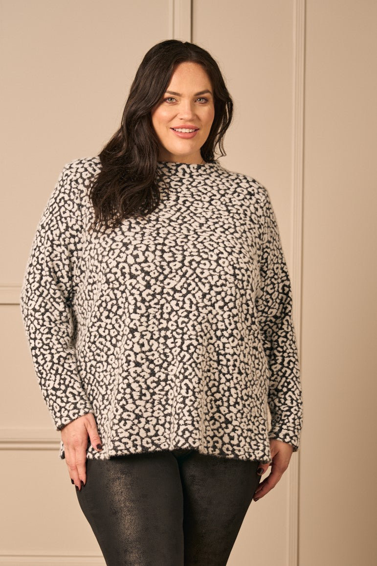Mona Lisa fluffy knit top - Black/White