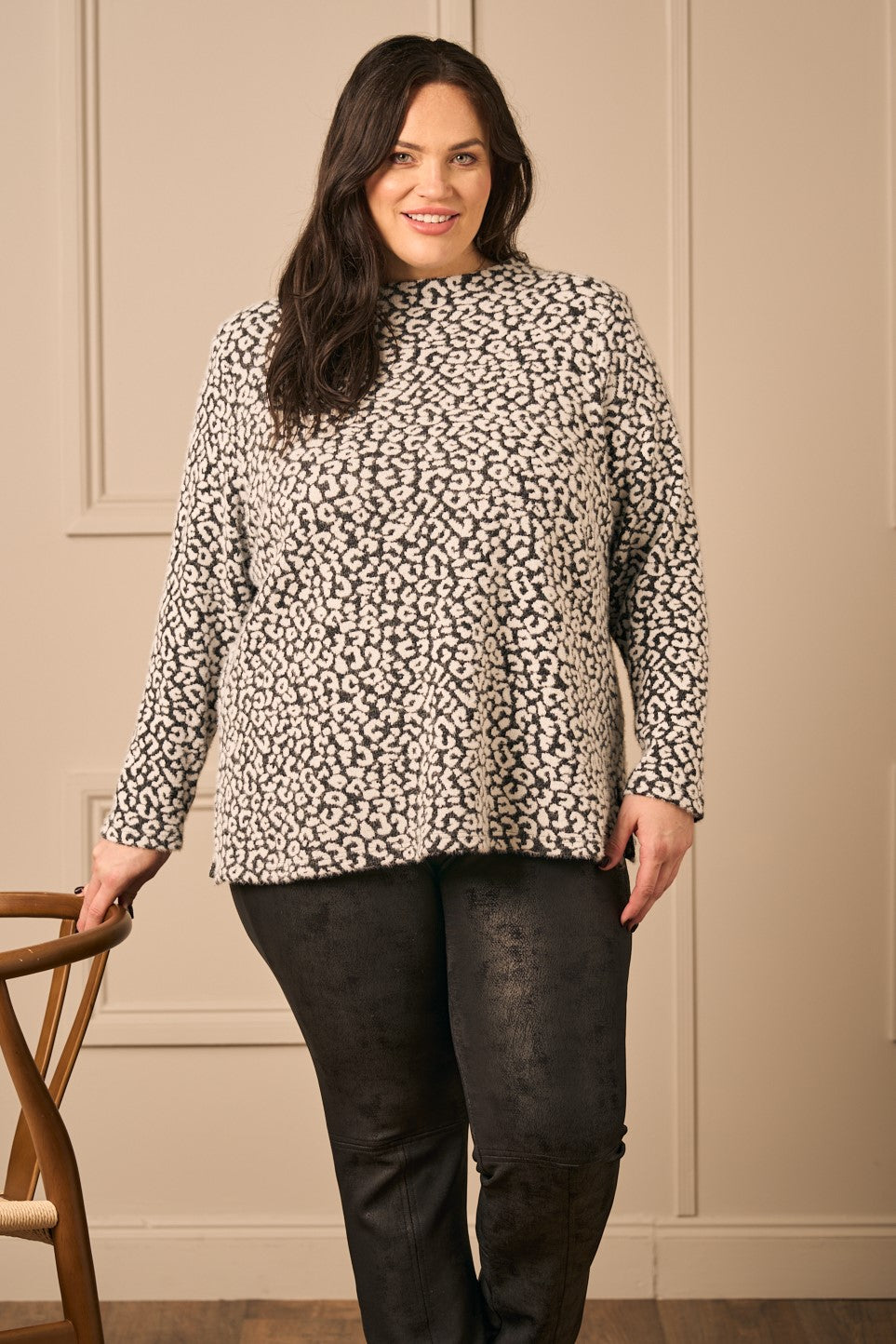 Mona Lisa fluffy knit top - Black/White