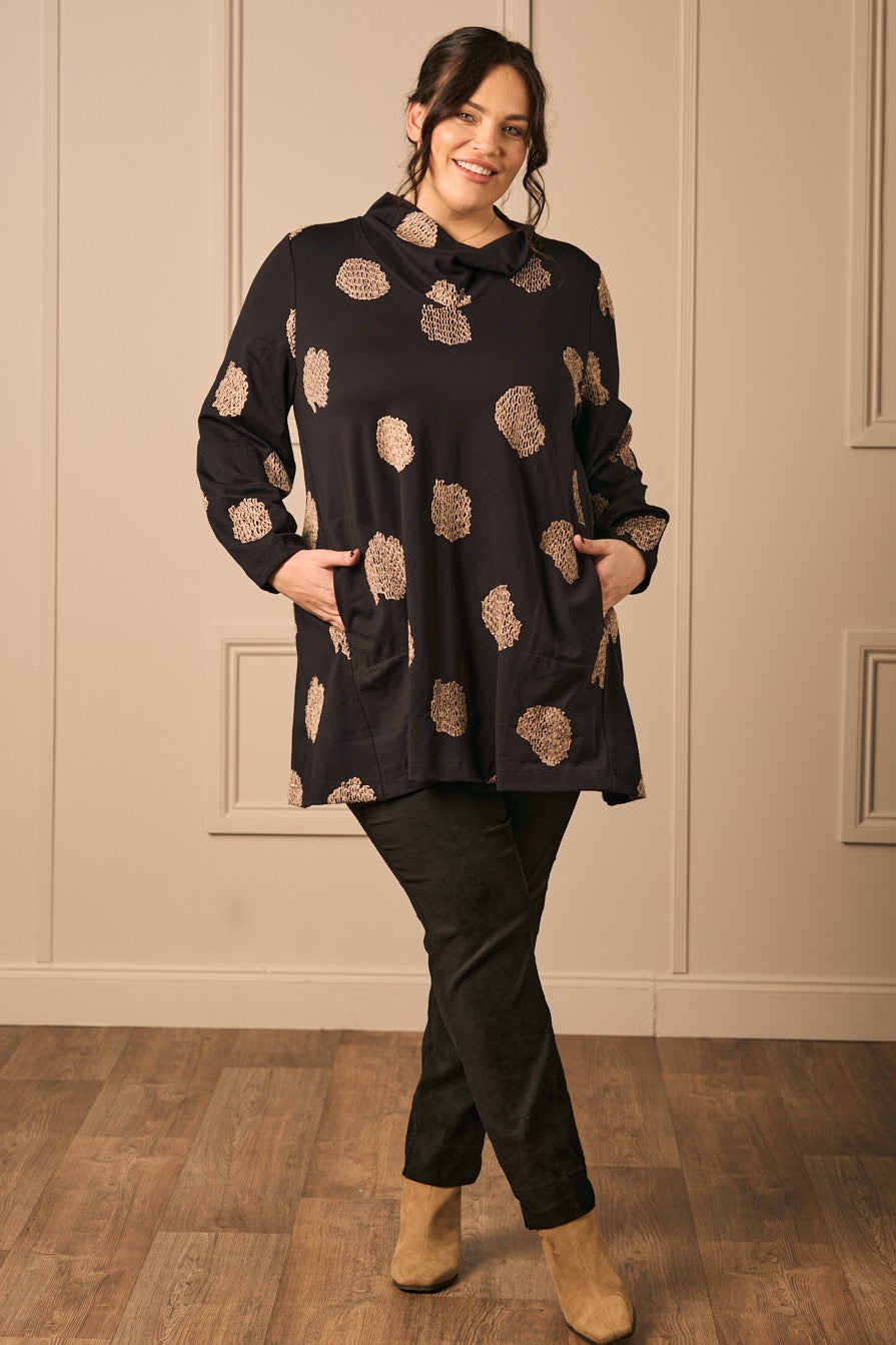 Our model is wearing Noen jersey tunic in black for Froxx Clothing plus sizes