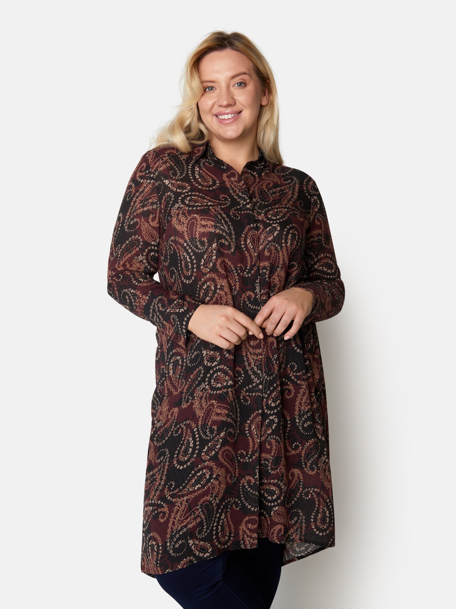 Model is wearing Ciso paisley shirt dress in wine for Froxx Clothing plus sizes