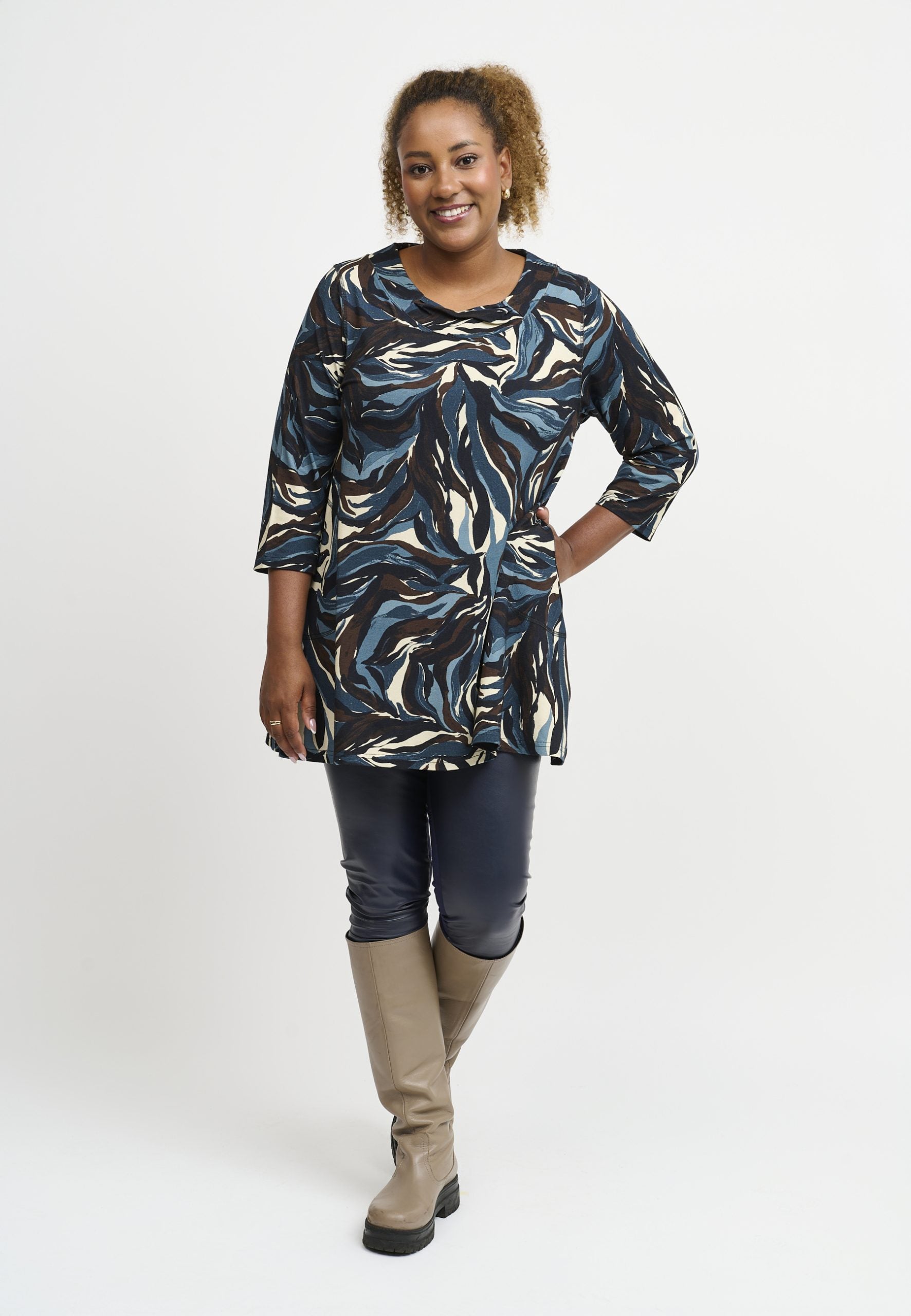 Our model is wearing Pont Neuf Jola Tea tunic in steel blue for Froxx Clothing plus sizes