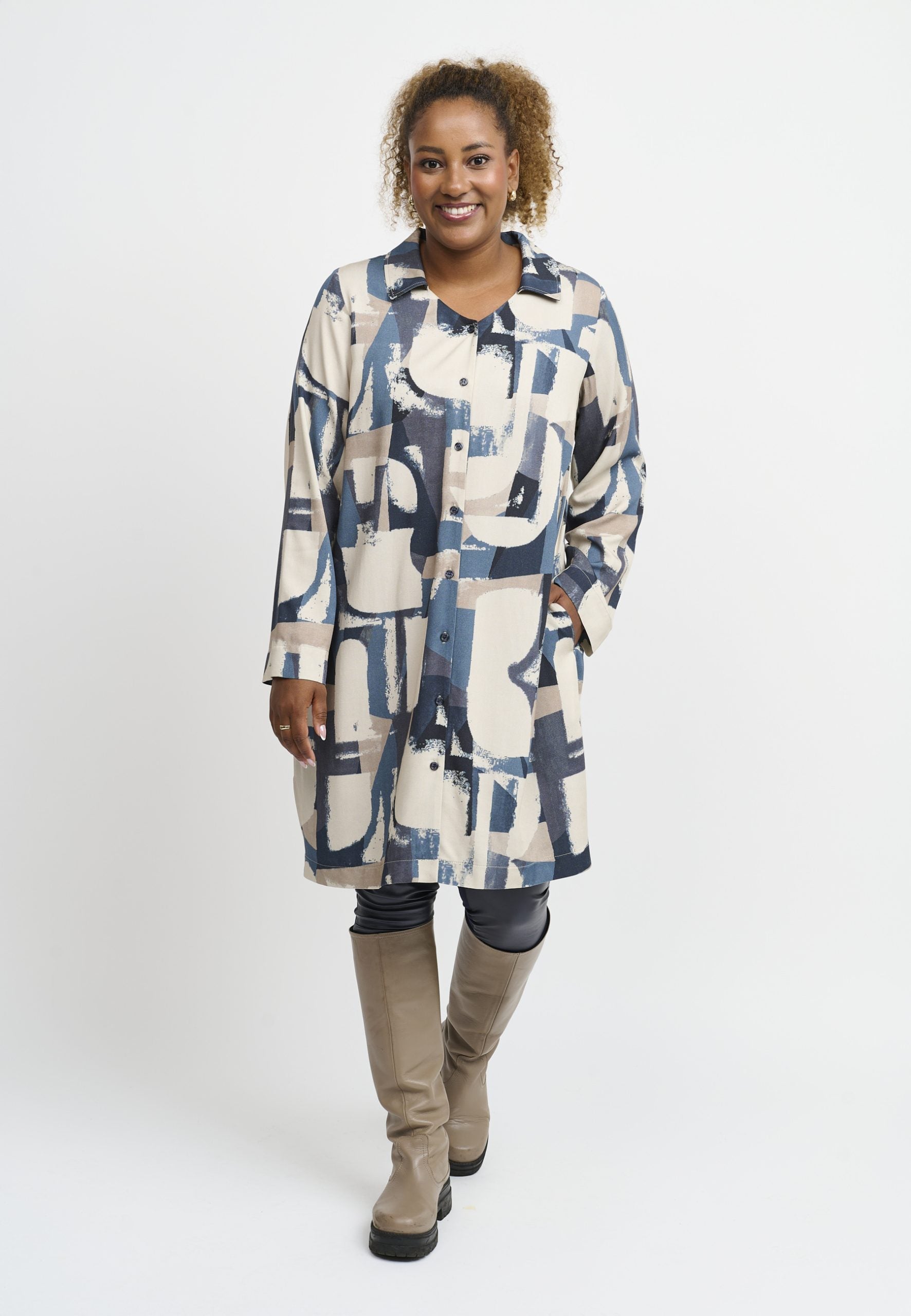 Our model is wearing Pont Neuf Davia shirt in steel blue for Froxx Clothing plus sizes